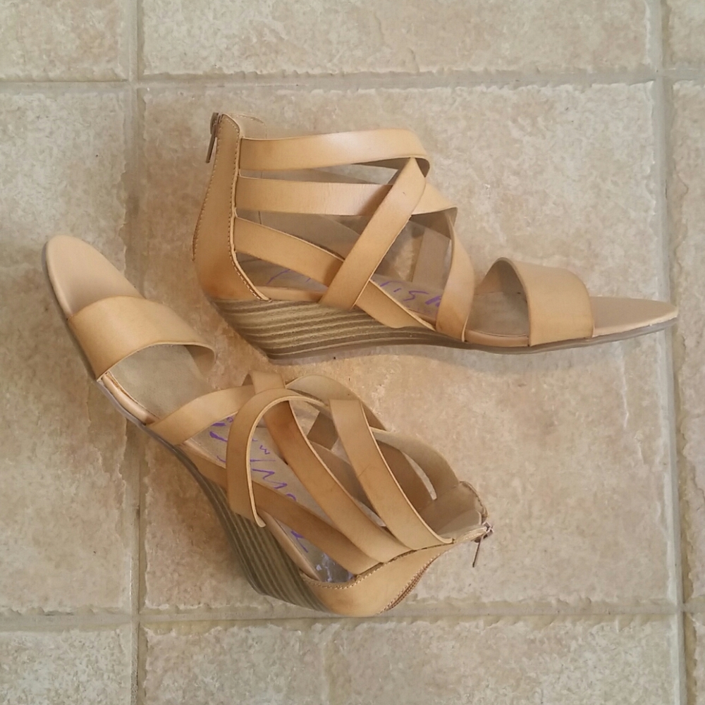 Tan Blowfish wedge strapy sandal size 7.5